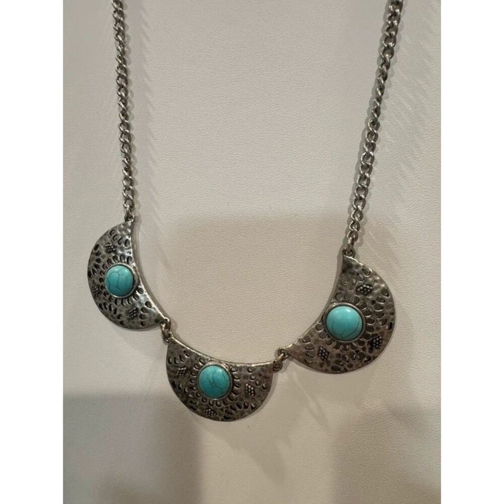 Western Hammered Silver Bib Necklace Faux Turquoise
